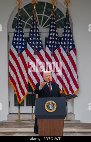 Washington, États-Unis. 25 novembre 2025. Le président américain Donald Trump prend la parole lors de la cérémonie nationale de grâce en Turquie à la Maison Blanche à Washington, DC, États-Unis, 25 novembre 2025. Crédit : HU Yousong/Xinhua/Alamy Live News Banque D'Images