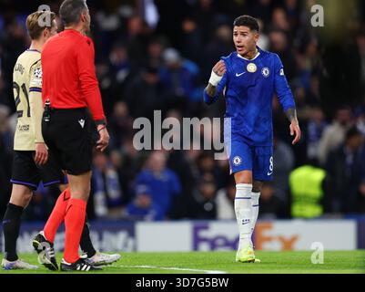 Londres, Royaume-Uni. 25 novembre 2025. Lors du match de la Ligue des champions de l'UEFA de Chelsea contre FC Barcelone à Stamford Bridge, Londres. Le crédit photo devrait se lire : Paul Terry/Sportimage crédit : Sportimage Ltd/Alamy Live News Banque D'Images
