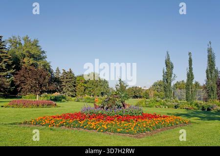 Parterres de fleurs du jardin fleuri de Riley Park en été Banque D'Images