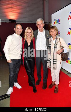 Susan Sideropoulos mit Ehemann Jakob Shtizberg und Uschi Glas mit Ehemann Dieter Hermann BEI der Jubiläumsfeier 30 Jahre Die ARCHE in Berlin 12.11.2025 Banque D'Images