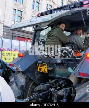 Londres, Royaume-Uni. 26 novembre 2025. La manifestation des agriculteurs ferme le centre de Londres. Crédit : Brian Minkoff/Alamy Live News Banque D'Images