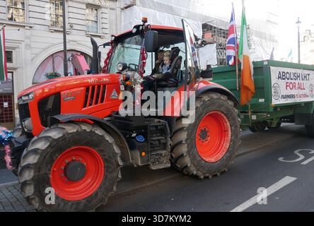Londres, Royaume-Uni. 26 novembre 2025. La manifestation des agriculteurs ferme le centre de Londres. Crédit : Brian Minkoff/Alamy Live News Banque D'Images
