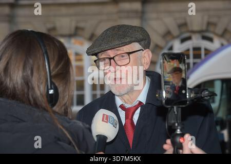 Londres, Royaume-Uni. 26 novembre 2025. Jeremy Corbyn MP est interviewé au sujet du crédit budgétaire d'automne 2025 : MARTIN DALTON/Alamy Live News Banque D'Images