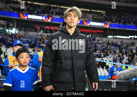 Shanghai, Chine Pr. 26 novembre 2025. Yuya Osako #10 de Vissel Kobe lors de l'AFC Champions League Elite East Region - Shanghai Shenhua FC (CHN) vs Vissel Kobe (JPN) au stade de Shanghai. Crédit : Meng Gao/Alamy Live News Banque D'Images