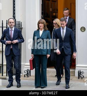 Londres, Royaume-Uni. 26 novembre 2025. La chancelière britannique de l'Échiquier Rachel Reeves quitte le 11 Downing Street pour présenter son deuxième budget à la Chambre des communes. Crédit : Phil Robinson/Alamy Live News Banque D'Images