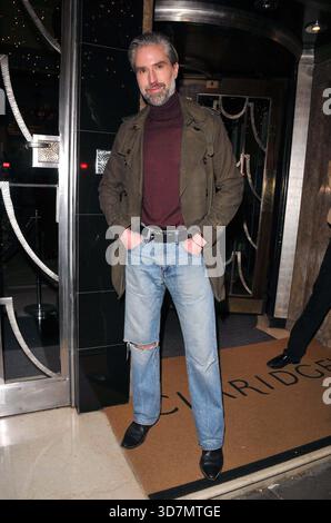 Londres, Royaume-Uni. 25 novembre 2025. Jack Guinness au Claridge's Hotel Christmas Tree Unveiling party 2025, Claridge's Hotel, Brook Street, le mardi 25 novembre 2025 à Londres, Angleterre, Royaume-Uni. CAP/CAN © CAN/Capital Pictures crédit : Capital Pictures/Alamy Live News Banque D'Images