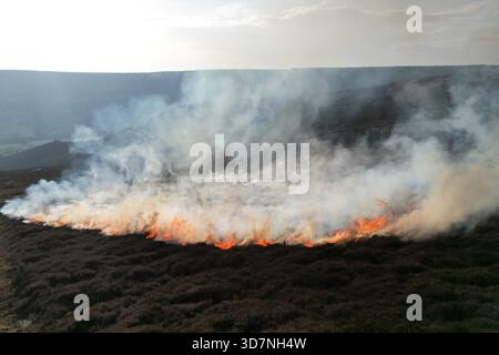 Feu de landes sur Blakey Ridge, parc national de North York Moors Banque D'Images