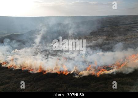 Feu de landes sur Blakey Ridge, parc national de North York Moors Banque D'Images