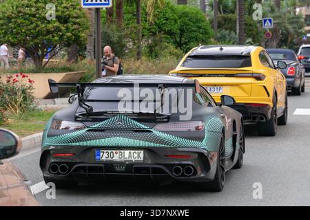 Monte Carlo, Monaco - 11 juin 2023 : vue sur une Mercedes-AMG GT Black Series C190 gris mat conduisant dans une rue. Banque D'Images