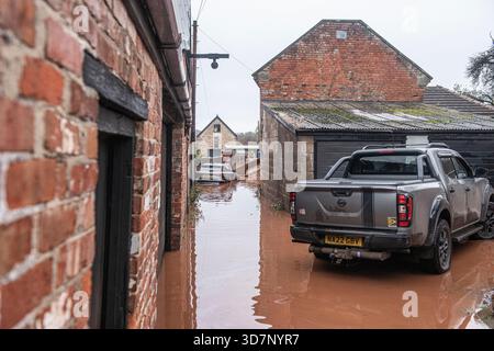Au large de la haute, vues de Monmouth, au sud du pays de Galles qui a vu les pires inondations en 30 ans lorsque la rivière Monnow a éclaté ses berges aux premières heures du samedi matin avec les résidents ont été évacués vers le centre de loisirs local. 15 novembre 2025 photos et copyright Nick Cunard www.nickcunard.co.uk Banque D'Images