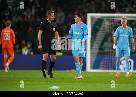 Lisboa, Portugal. 26 novembre 2025. Christos Tzolis réagit lors d'un match de football entre le portugais Sporting Clube de Portugal et le belge Club Brugge KV, le mercredi 26 novembre 2025 à Lisboa, Portugal, le cinquième jour de la phase de Ligue de l'UEFA Champions League. BELGA PHOTO JOMA GARCIA i GISBERT crédit : Belga News Agency/Alamy Live News Banque D'Images