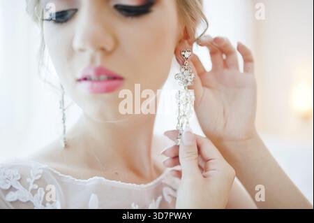Gros plan portrait de belle mariée blonde Banque D'Images