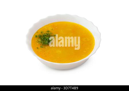 Soupe de lentilles jaunes garnie d'herbes fraîches dans un bol blanc Banque D'Images