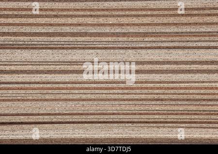 Panneaux de particules pilés sur haut. Gros plan sur les détails des arêtes Banque D'Images