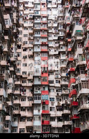 Monster Building, un logement résidentiel densément peuplé à Hong Kong. Banque D'Images
