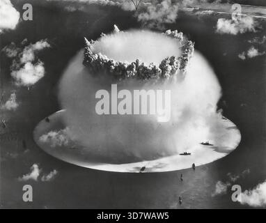 Un essai sous-marin d'effets d'armes nucléaires de 21 kilotonnes, connu sous le nom d'opération CROSSROADS (Event Baker), a été mené à l'atoll de Bikini (1946). Banque D'Images
