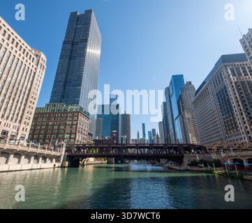 Randolph Street Bridge et gratte-ciel du quartier des affaires Banque D'Images