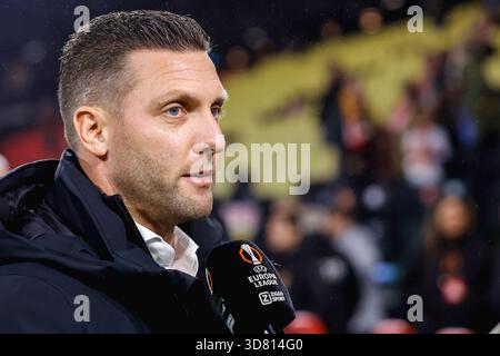Deventer - L'entraîneur-chef Melvin Boel de Go Ahead Eagles dans une interview lors du cinquième match de l'UEFA Europa League 2025/2026. Le match se déroule entre Go Ahead Eagles et VfB Stuttgart à de Adelaarshorst le 27 novembre 2025 à Deventer, aux pays-Bas. (VK Sportphoto/Raymond Smit) Banque D'Images