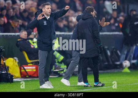 Deventer - entraîneur-chef Melvin Boel de Go Ahead Eagles entraîneur de son équipe lors du cinquième match de l'UEFA Europa League 2025/2026. Le match se déroule entre Go Ahead Eagles et VfB Stuttgart à de Adelaarshorst le 27 novembre 2025 à Deventer, aux pays-Bas. (VK Sportphoto/Raymond Smit) Banque D'Images