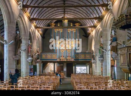 Intérieur de l'église St Germain, Playben, Bretagne, France Banque D'Images