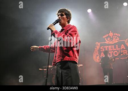 ROYAUME-UNI. 27 novembre 2025. LONDRES, ANGLETERRE - NOVEMBRE 27 : Arthur Hill se produit à la Brixton Academy le 27 novembre 2025 à Londres, Angleterre.Cap/Mar © Mar/Capital Pictures Credit : Capital Pictures/Alamy Live News Banque D'Images