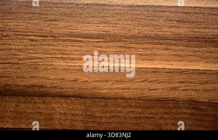 Gros plan en noyer foncé et grain de bois naturel rayé. Fond, sans couture, texture. Banque D'Images