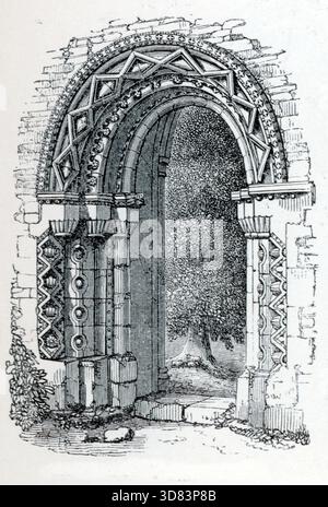 La gravure monochrome montre une grande arche normande altérée provenant d'une structure en ruine. Le portail profond et multicouche présente des moulures élaborées en losange et chevrons, encadrant une vue à travers la porte ouverte vers un arbre feuillu en arrière-plan. Extrait d'une collection de gravures sur bois publiée dans la 4e édition (agrandie) d'Un Glossaire des termes utilisés dans l'architecture grecque, romaine, italienne et gothique, qui a été publiée en 1845. Dans certains cas, les pages avaient un peu de foxing modéré, qui peut être visible dans mes photographies. Banque D'Images