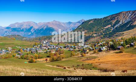 France, Savoie, Albiez-Montrond, village et station de ski Banque D'Images