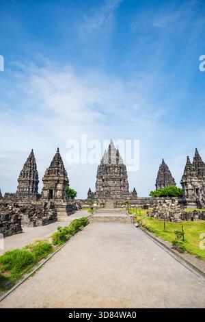 Complexe du temple Prambanan à Yogyakarta, Indonésie. Prambanan est un temple hindou datant du IXe siècle et classé au patrimoine mondial de l'UNESCO Banque D'Images