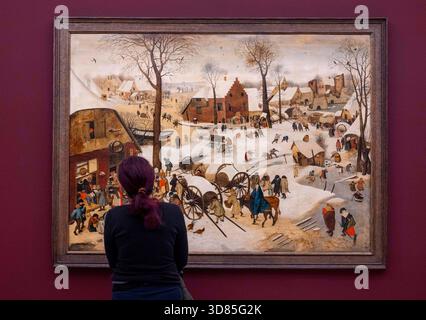 Londres, Royaume-Uni. 28 novembre 2025. Le recensement de Bethléem par Pieter Brueghel le jeune, estime £3 000 000 - £5 000 000 GBP faits saillants de sa deuxième vente de maîtres anciens la plus précieuse en 13 saisons à Sothebys, Londres. Y compris également des peintures du XIXe siècle. La vente a lieu le 3 décembre crédit : Mark Thomas/Alamy Live News Banque D'Images