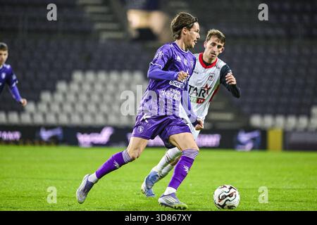 Anvers, Belgique. 28 novembre 2025. Glenn Claes de Beerschot photographié en action lors d'un match de football entre Beerschot va et le RFC Liège, vendredi 28 novembre 2025 à Anvers, le jour 15 de la deuxième division 2025-2026 'Challenger Pro League' 1B du championnat belge. BELGA PHOTO TOM GOYVAERTS crédit : Belga News Agency/Alamy Live News Banque D'Images