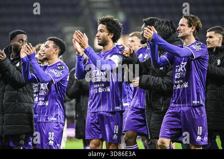 Anvers, Belgique. 28 novembre 2025. Ryan Sanusi de Beerschot célèbre après avoir remporté un match de football entre Beerschot va et RFC Liège, vendredi 28 novembre 2025 à Anvers, le jour 15 de la deuxième division 2025-2026 'Challenger Pro League' 1B du championnat belge. BELGA PHOTO TOM GOYVAERTS crédit : Belga News Agency/Alamy Live News Banque D'Images