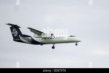 Auckland, Nouvelle-Zélande – 23 novembre 2025 : Air New Zealand ZK-NFI DHC-8-300 desservant l'aéroport international d'Auckland. Banque D'Images