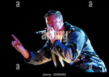 Dan Reynolds, chanteur et chanteur du groupe pop-rock américain Imagine Dragons, primé aux Grammy Awards, au Sziget Festival de Budapest, en Hongrie Banque D'Images