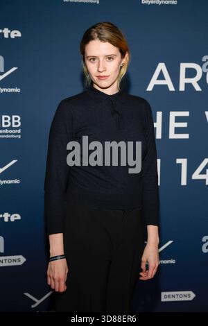 ABBberlin : Katharina Stark Schauspielerin zu Gast auf dem roten Teppich BEI der Festival Eroeffnung DANS LE MONDE ENTIER EN 14 FILMS im Cinestar Kino in der Kulturbrauerei Berlin AM 28.11.2025 Berlin Deutschland *** ABBberlin Katharina Stark actrice sur le tapis rouge au festival ouverture DANS le MONDE ENTIER EN 14 FILMS au Cinestar Kino in der Kulturbrauerei Berlin le 28 11 2025 Berlin Allemagne Banque D'Images