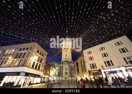 Jubilee Clock Tower dans le centre de Brighton sur North Street avec des décorations de Noël, East Sussex, Royaume-Uni Banque D'Images