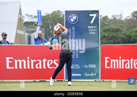 29 novembre 2025 ; Royal Queensland Golf Club, Brisbane, Queensland, Australie ; BMW Australian PGA Championship Golf, Round Three ; min Woo Lee d'Australie frappe son tee-shot sur le 7ème trou Banque D'Images