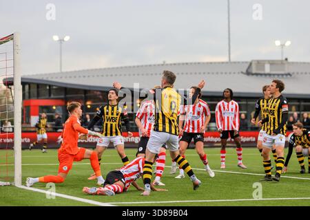 ROTTERDAM, 29-11-25, Sportpark Nieuw Terbregge, saison de football néerlandaise Tweede Divisie 2025/2026. Match entre, Jong Sparta et Rijnsburgse garçons , montre des images , Banque D'Images