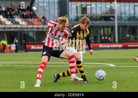 ROTTERDAM, 29-11-25, Sportpark Nieuw Terbregge, saison de football néerlandaise Tweede Divisie 2025/2026. Match entre, Jong Sparta et Rijnsburgse garçons , montre des images , Banque D'Images