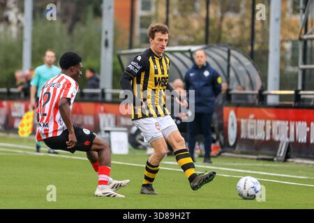 ROTTERDAM, 29-11-25, Sportpark Nieuw Terbregge, saison de football néerlandaise Tweede Divisie 2025/2026. Match entre, Jong Sparta et Rijnsburgse garçons , montre des images , Banque D'Images