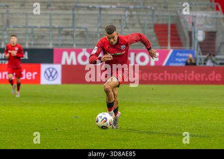 Ingolstadt, Allemagne 29 novembre 2025 : 3. Ligue - 2025/2026 - FC Ingolstadt 04 vs. TSG 1899 Hoffenheim II dans l'image : Marcel coûteux (FCI) /// la réglementation DFB interdit toute utilisation de photographies comme séquences d'images et/ou quasi-vidéo /// Banque D'Images