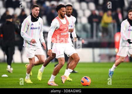 Turin, Italie. 29 novembre 2025. TURIN, ITALIE - NOVEMBRE 29 : Lloyd Kelly de la Juventus FC lors du match de Serie A entre la Juventus FC et Cagliari Calcio au stade Allianz le 29 novembre 2025 à Turin, Italie. (Photo Alberto Gandolfo/Agence BSR) crédit : Agence BSR/Alamy Live News Banque D'Images