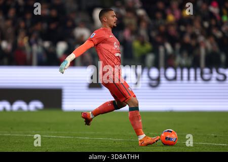 Turin, Italie. 29 novembre 2025. Elia Caprile de Cagliari en action lors du match de Serie A entre la Juventus FC et Cagliari Calcio au stade Allianz le 29 novembre 2025 à Turin, Italie . Crédit : Marco Canoniero/Alamy Live News Banque D'Images