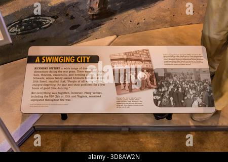 Murale d'une rue animée de Richmond pendant la guerre ; Rosie the riveter WWII Home Front National Historical Park, Richmond, Californie, États-Unis [No release ; edi Banque D'Images