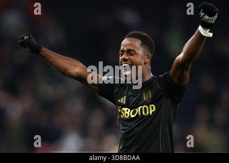 LONDRES, Royaume-Uni - 29 novembre 2025 : Ryan Sessegnon du Fulham FC célèbre après le match de premier League entre Tottenham Hotspur FC et Fulham FC au Tottenham Hotspur Stadium (crédit : Craig Mercer/ Alamy Live News) Banque D'Images