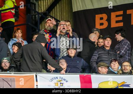 Luton, Royaume-Uni. 29 novembre 2025. Les supporters de Luton Town lors du match de Sky Bet League 1 entre Luton Town et Bolton Wanderers à Kenilworth Road, Luton, Angleterre, le 29 novembre 2025. Photo de David Horn. Crédit : Prime Media images/Alamy Live News Banque D'Images