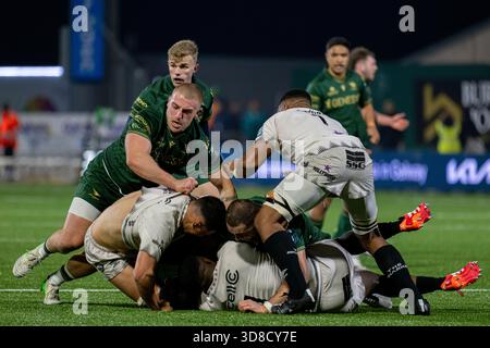 Galway, République d'Irlande. 29 novembre 2025. Joueurs en action lors du match de la ronde 6 du United Rugby Championship entre Connacht Rugby et Hollywoodbets Sharks au stade Dexcom de Galway, Irlande, le 29 novembre 2025 (photo Andrew SURMA/Sipa USA). Crédit : Sipa USA/Alamy Live News Banque D'Images