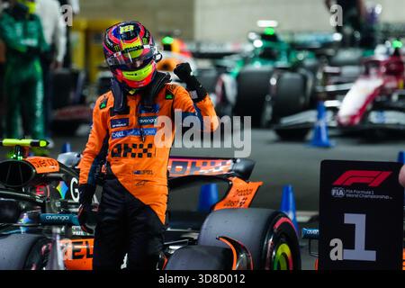 Oscar Piastri (AUS) - McLaren Formula 1 Team - McLaren MCL39 - Mercedes lors de la qualification du Grand Prix de formule 1 Qatar Airways Qatar 2025 sur le circuit international de Losail, avant la 23e manche du Championnat du monde de formule 1 FIA 2025 (28 au 30 novembre 2025). (Crédits : Unicode images/Alamy Live News) Banque D'Images