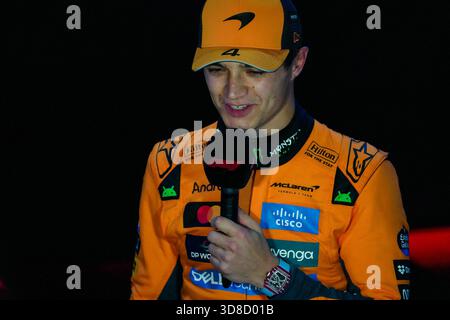 Lando Norris (GBR) - McLaren Formula 1 Team - McLaren MCL39 - Mercedes lors de la qualification du Grand Prix de formule 1 Qatar Airways Qatar 2025 sur le circuit international de Losail, avant la 23e manche du 24e Championnat du monde de formule 1 FIA 2025 (28 au 30 novembre 2025). (Crédits : Unicode images/Alamy Live News) Banque D'Images