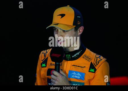 Lando Norris (GBR) - McLaren Formula 1 Team - McLaren MCL39 - Mercedes lors de la qualification du Grand Prix de formule 1 Qatar Airways Qatar 2025 sur le circuit international de Losail, avant la 23e manche du 24e Championnat du monde de formule 1 FIA 2025 (28 au 30 novembre 2025). (Crédits : Unicode images/Alamy Live News) Banque D'Images